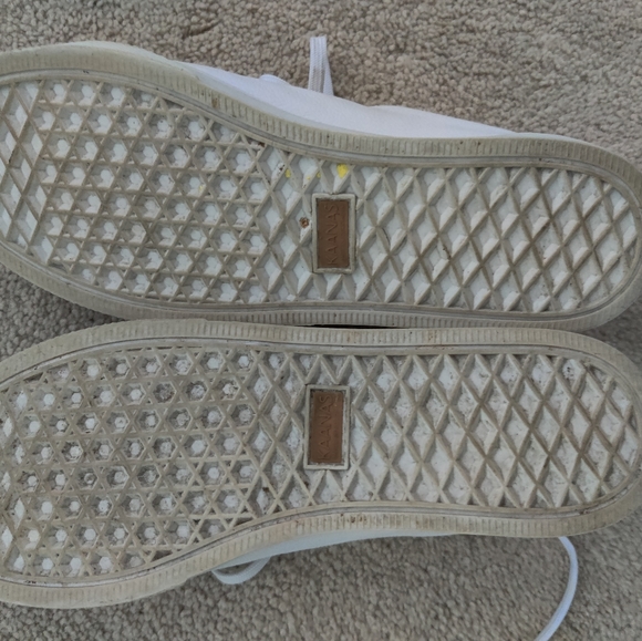 Kaanas Lace-Up Sneakers - Picture 10 of 16